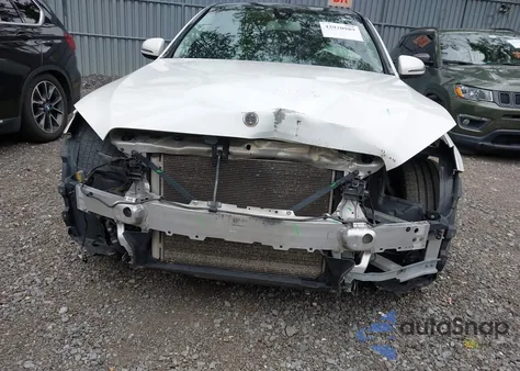 2016 Mercedes-Benz C 300 4Matic z USA, uszkodzony, nr VIN 55SWF4KB8GU115423